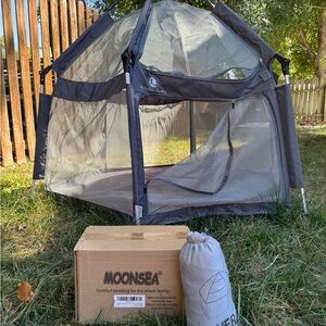 The California Beach Co. Gray and Black Kids Adventure Tent